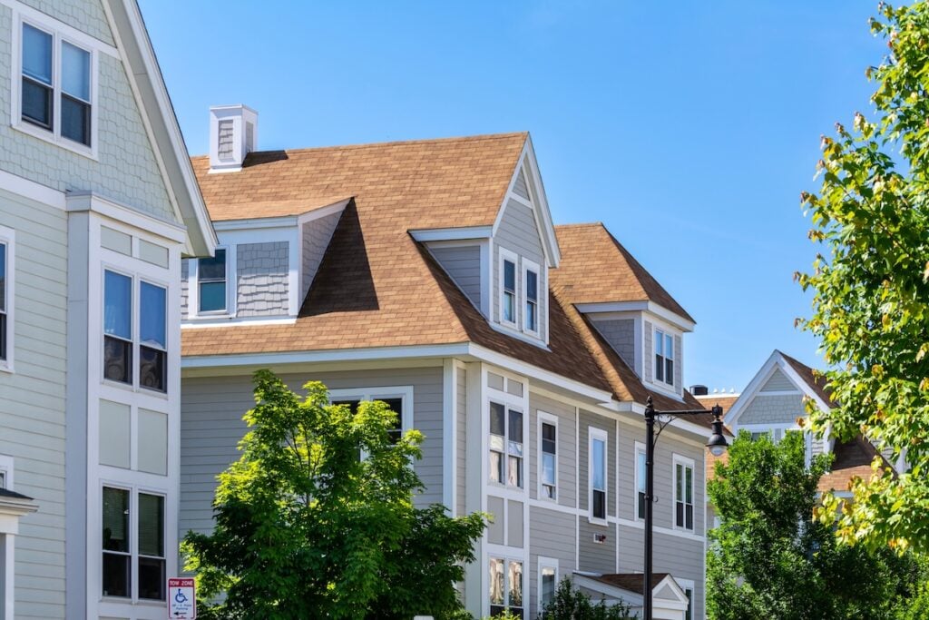 Townhouse with vibrant composite shingles